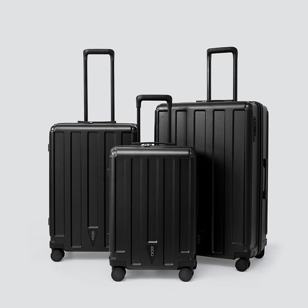 黒塗りの渋い行李。軽量で多収納、家紋入り Renewal】BRIXTON CARRY BACKPACK −WIDE−（M）ブリクストンキャリー