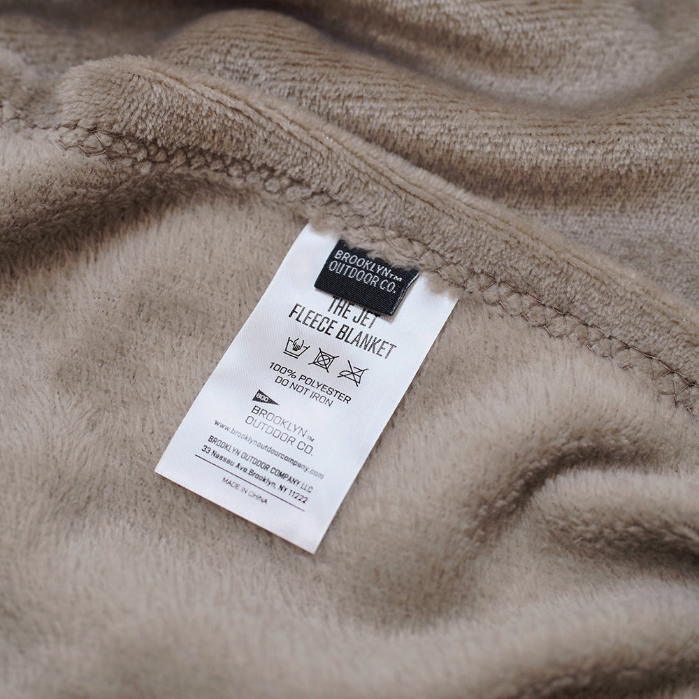 The Jet Fleece Blanket – BROOKLYN OUTDOOR COMPANY 日本公式サイト